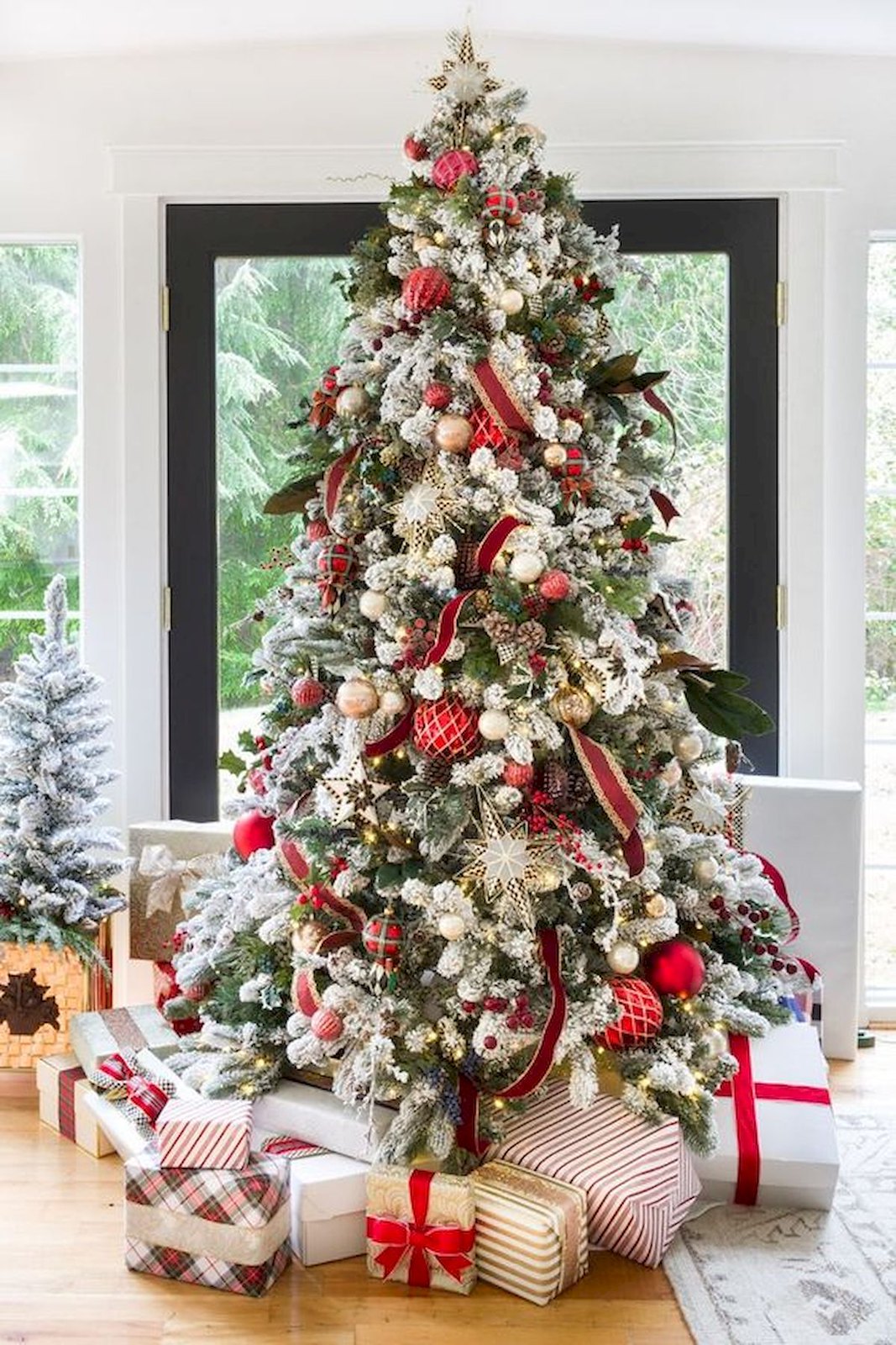 10 Easy Ways To Decorate Your Christmas Tree