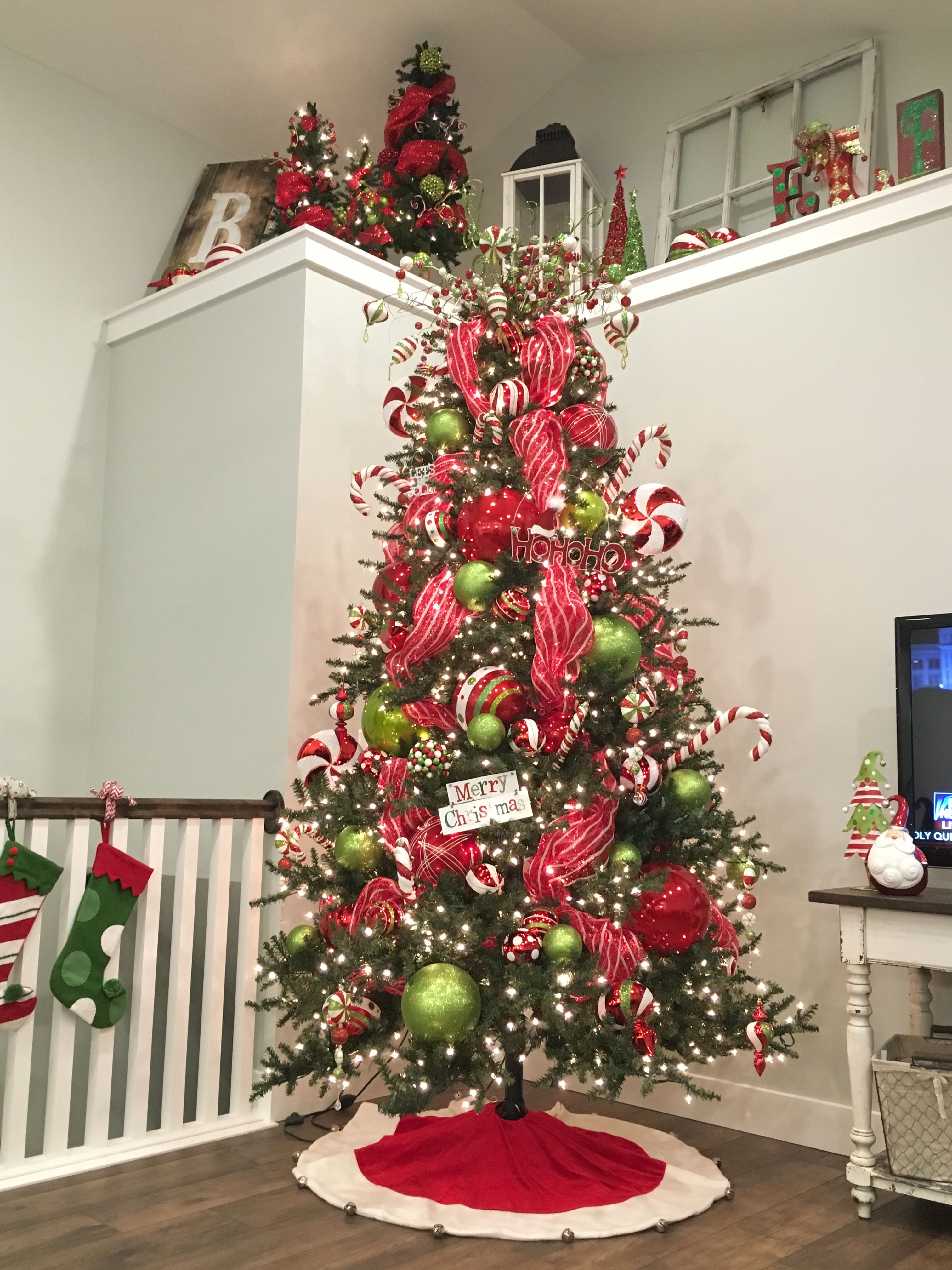 Green and Red Christmas Tree Decorating Ideas