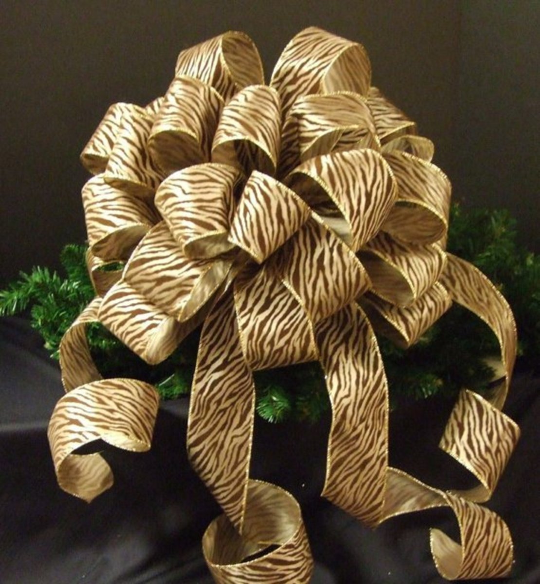 Christmas tree ribbon bow