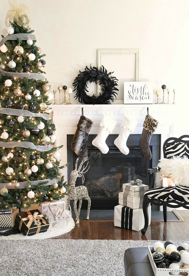 7 Monochrome Christmas Tree Decorating Ideas