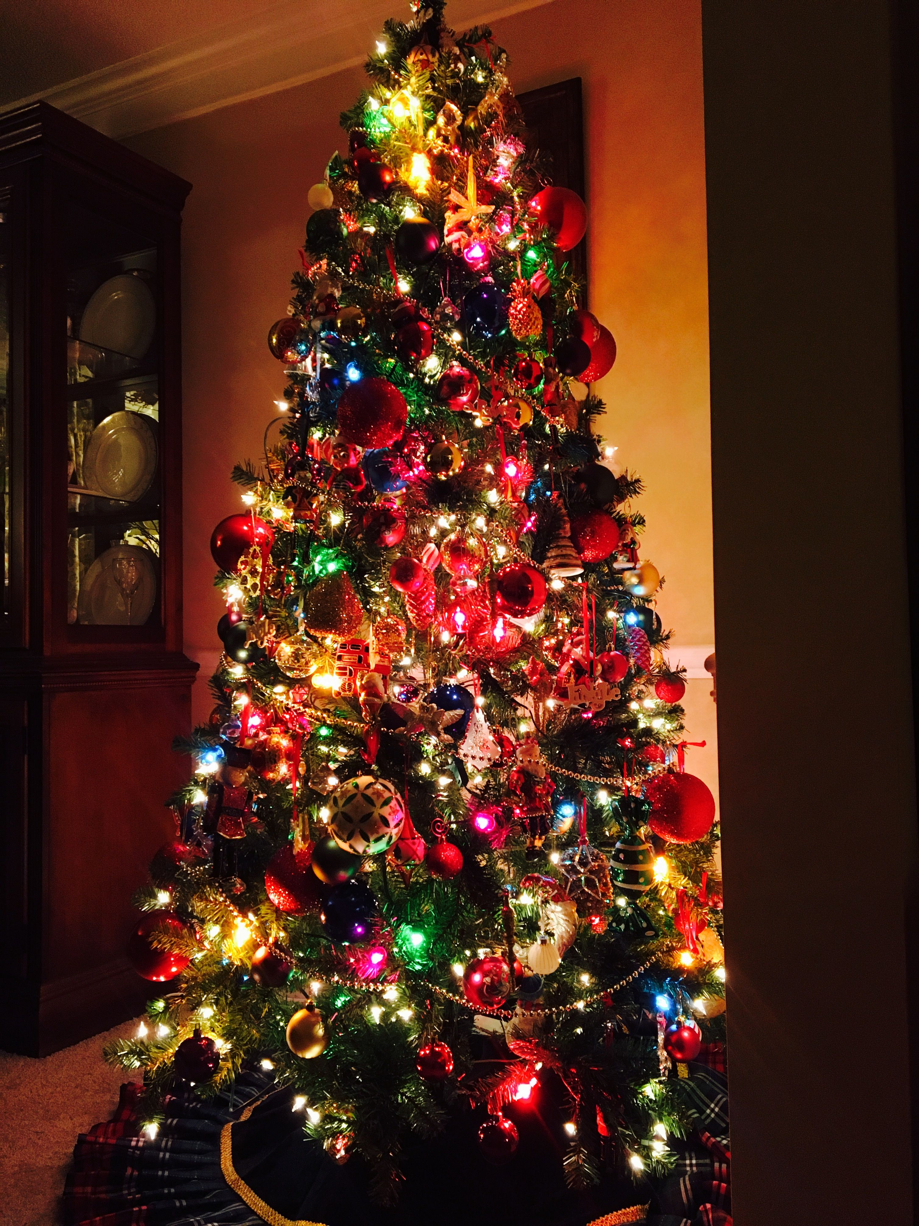 7 Ways To Create A Multicolored Christmas Tree