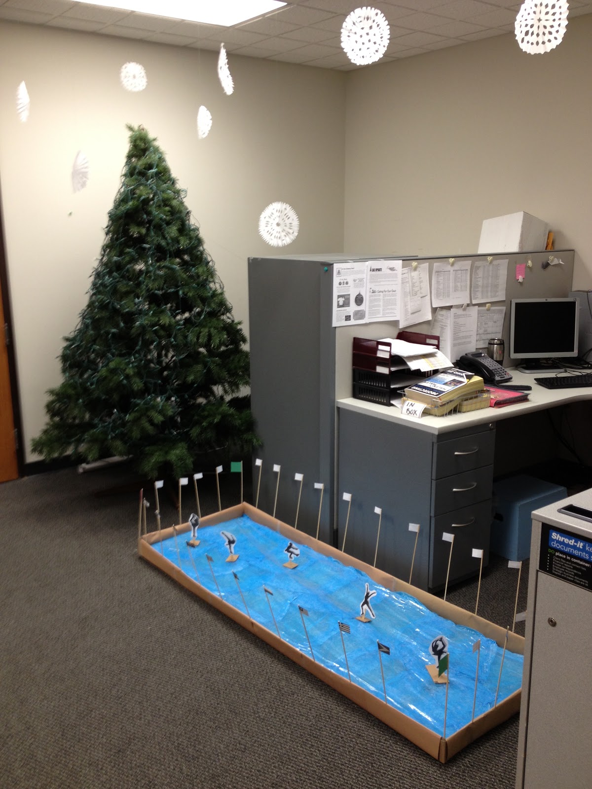 Best Christmas Workplace Decorating Ideas