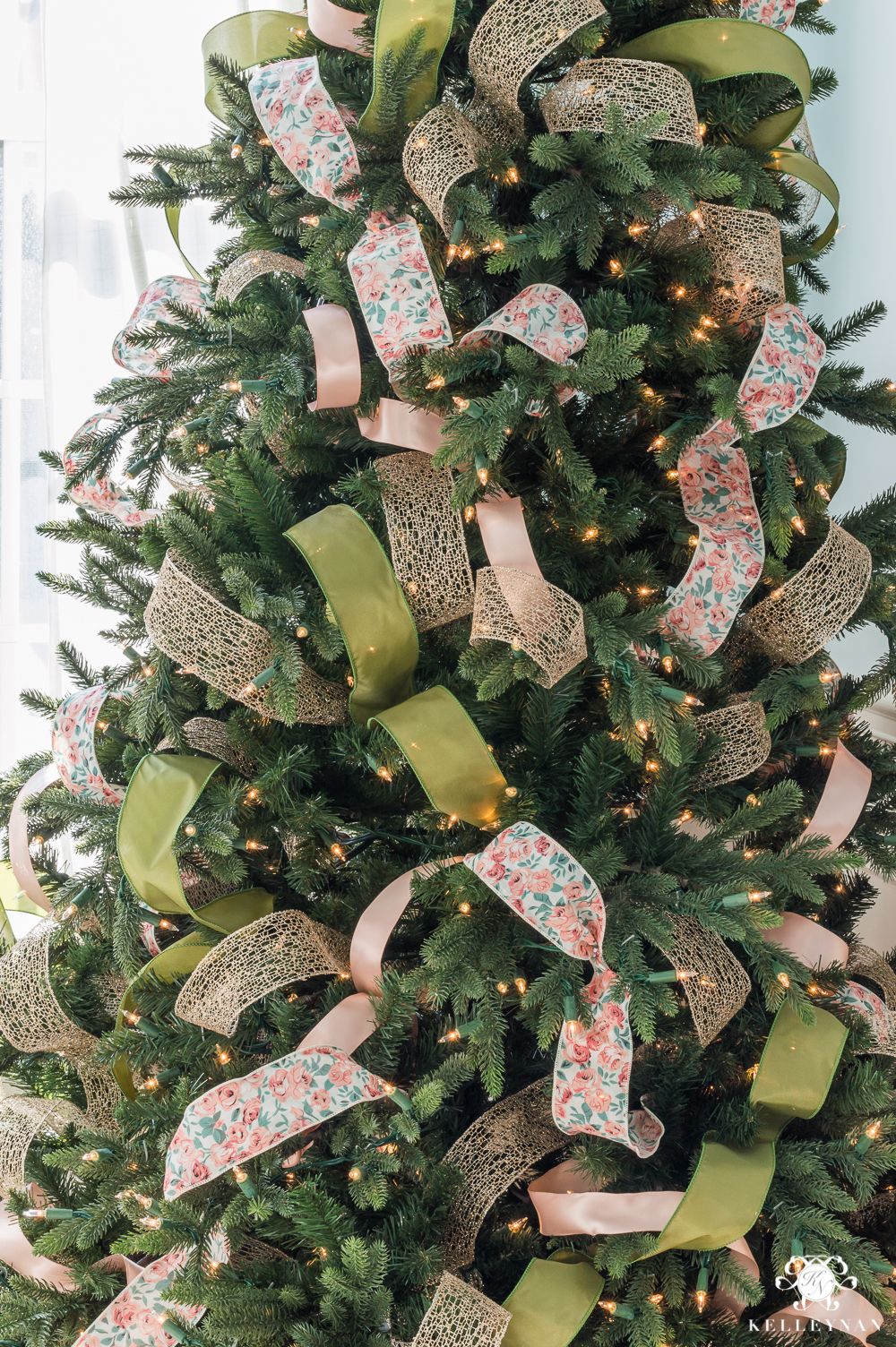 Christmas Tree Ribbon Decoration Ideas