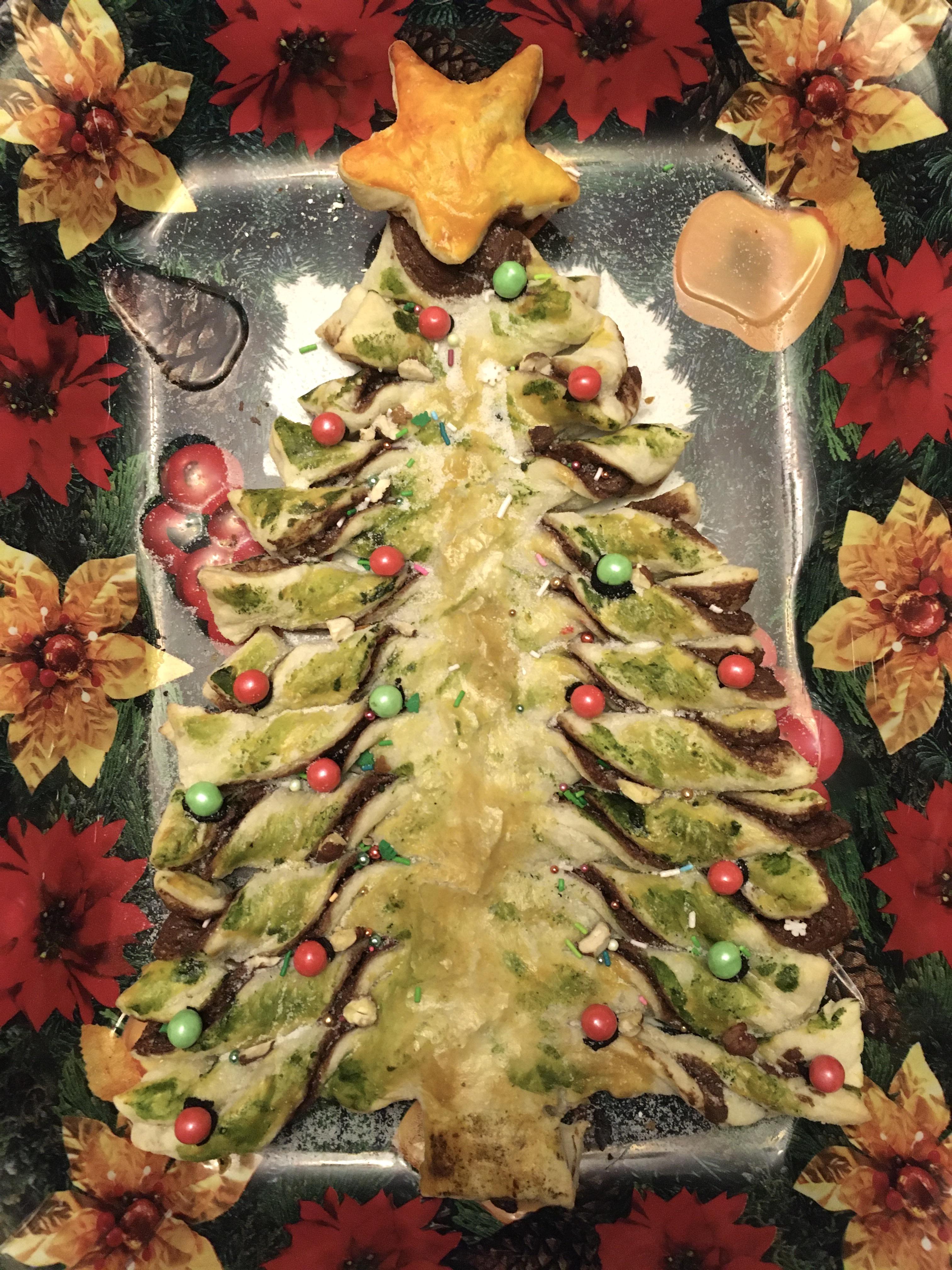 Christmas Tree Puff Pastry with Hazelnuts