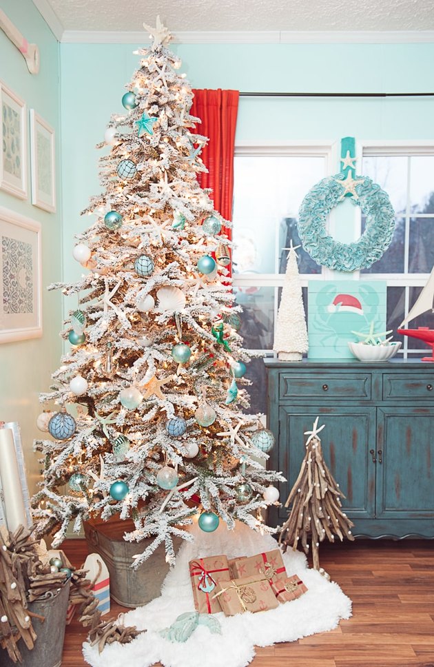 Coastal-Inspired Christmas Tree