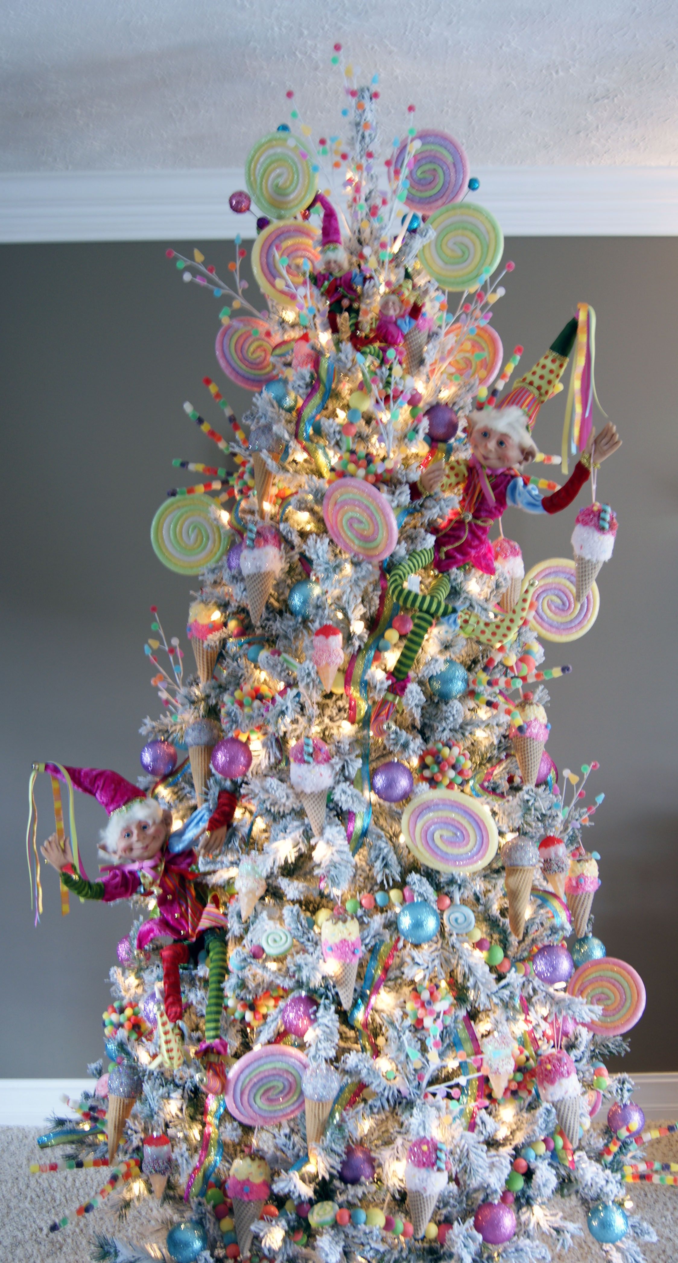 Confections-themed Christmas tree