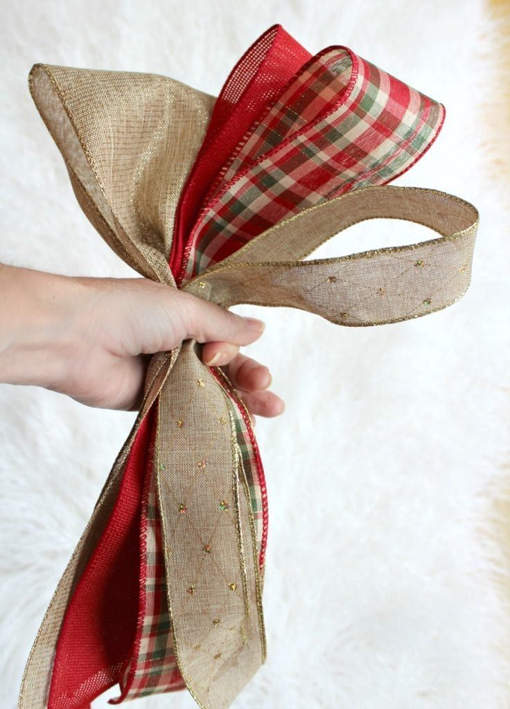 Creating Center of Christmas Tree Bow