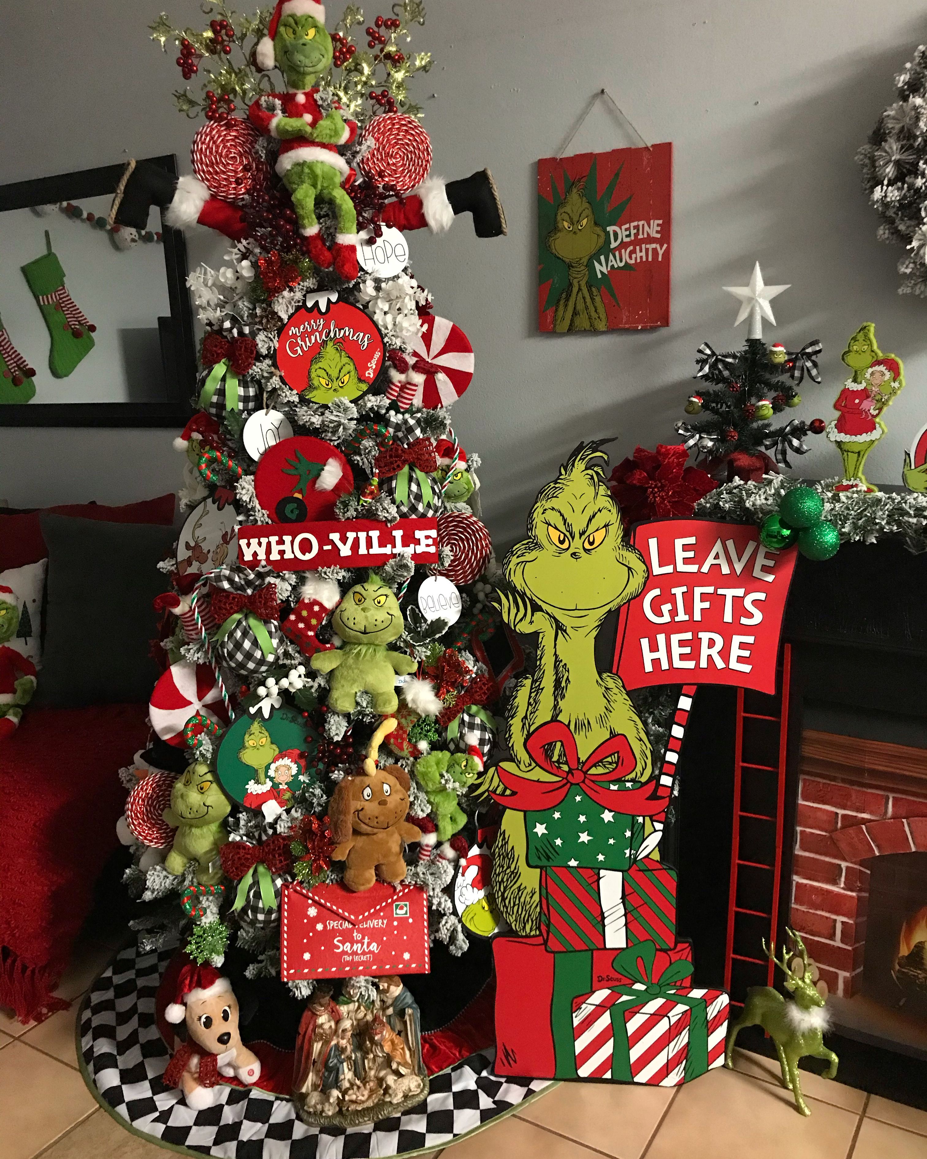 DIY Grinch Christmas Tree