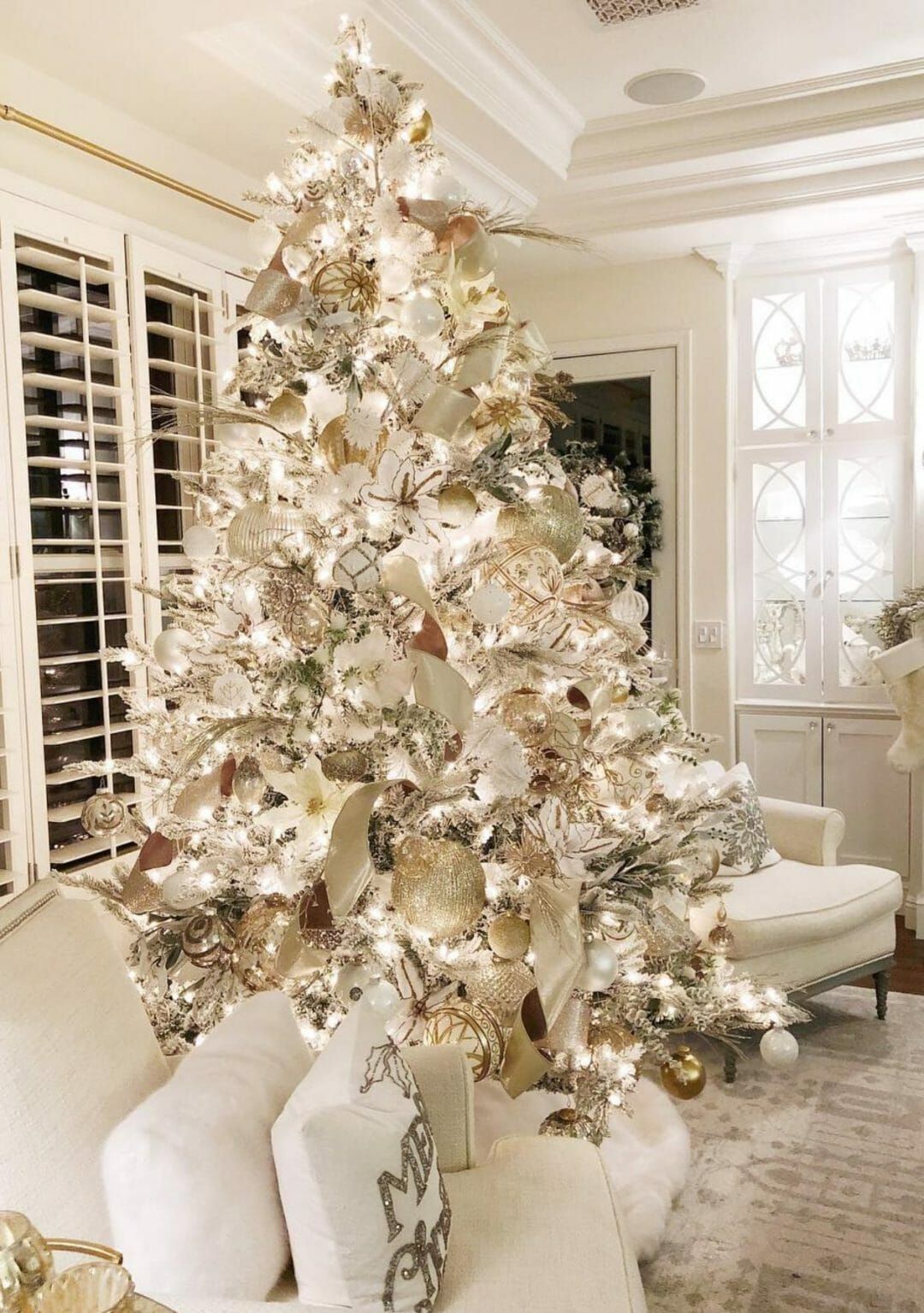 Elevate Your Holiday With A Sophisticated Christmas Tree