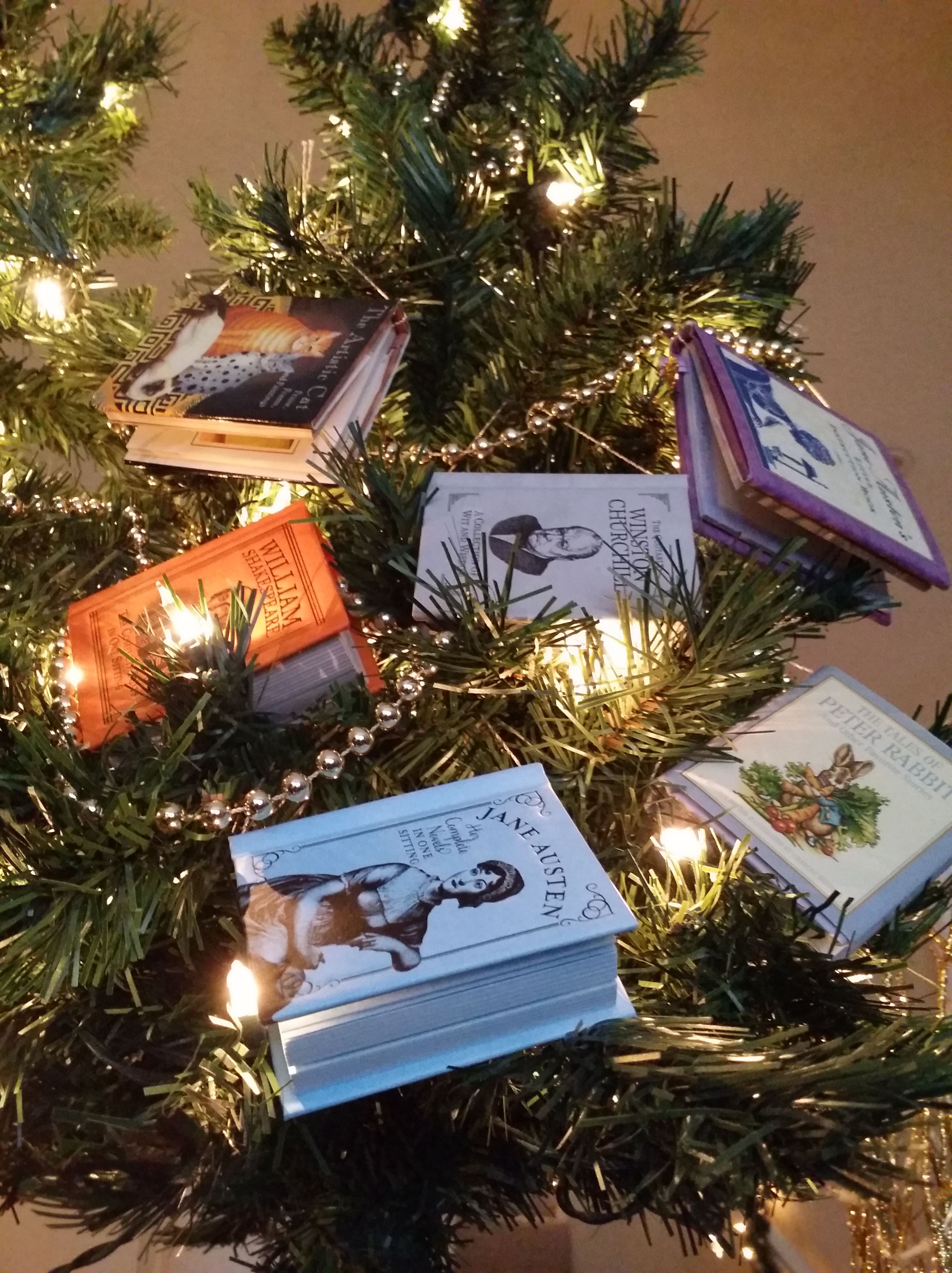 literary christmas tree ideas