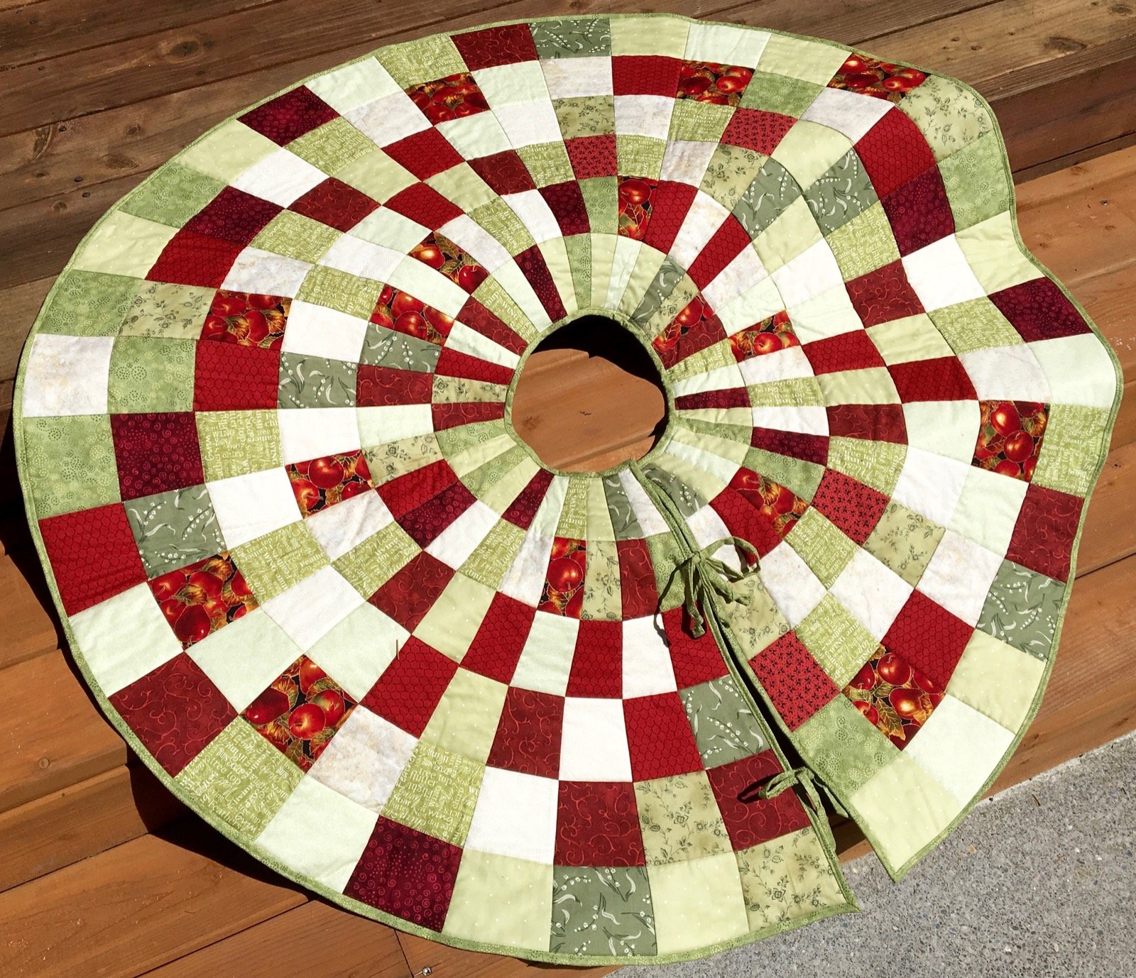 Quilted Christmas Tree Skirt