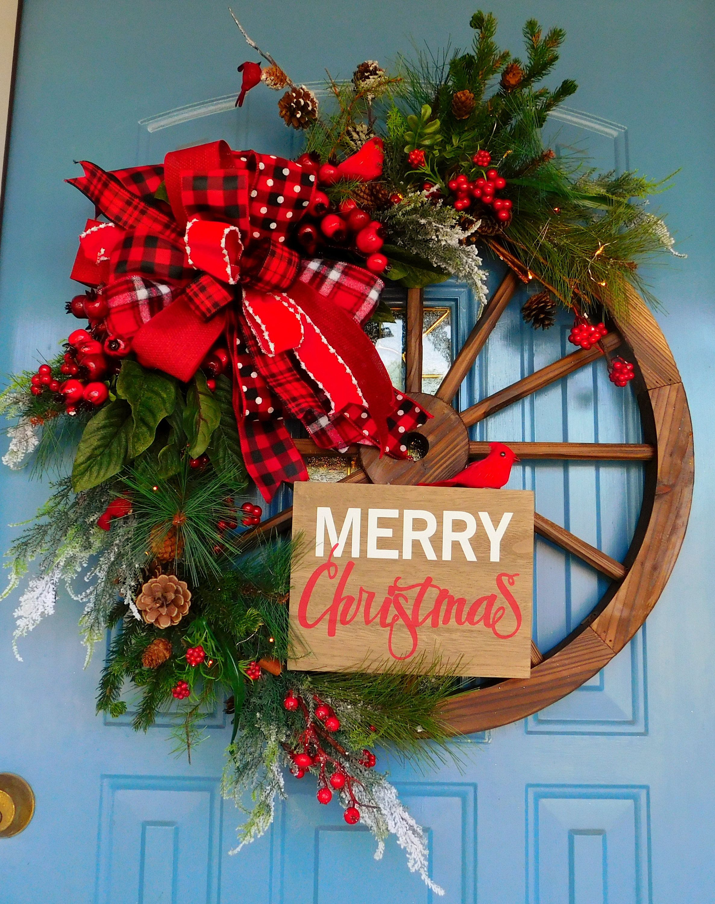 Rustic Wheel Christmas Tree Decor