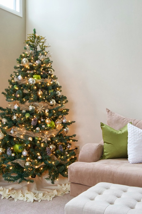 Simple Christmas Tree Decor