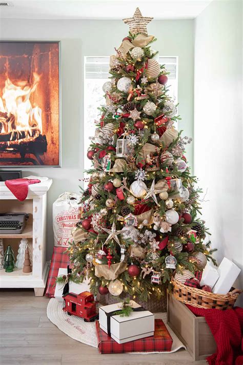 Red and Gold Christmas Tree Decorating Ideas