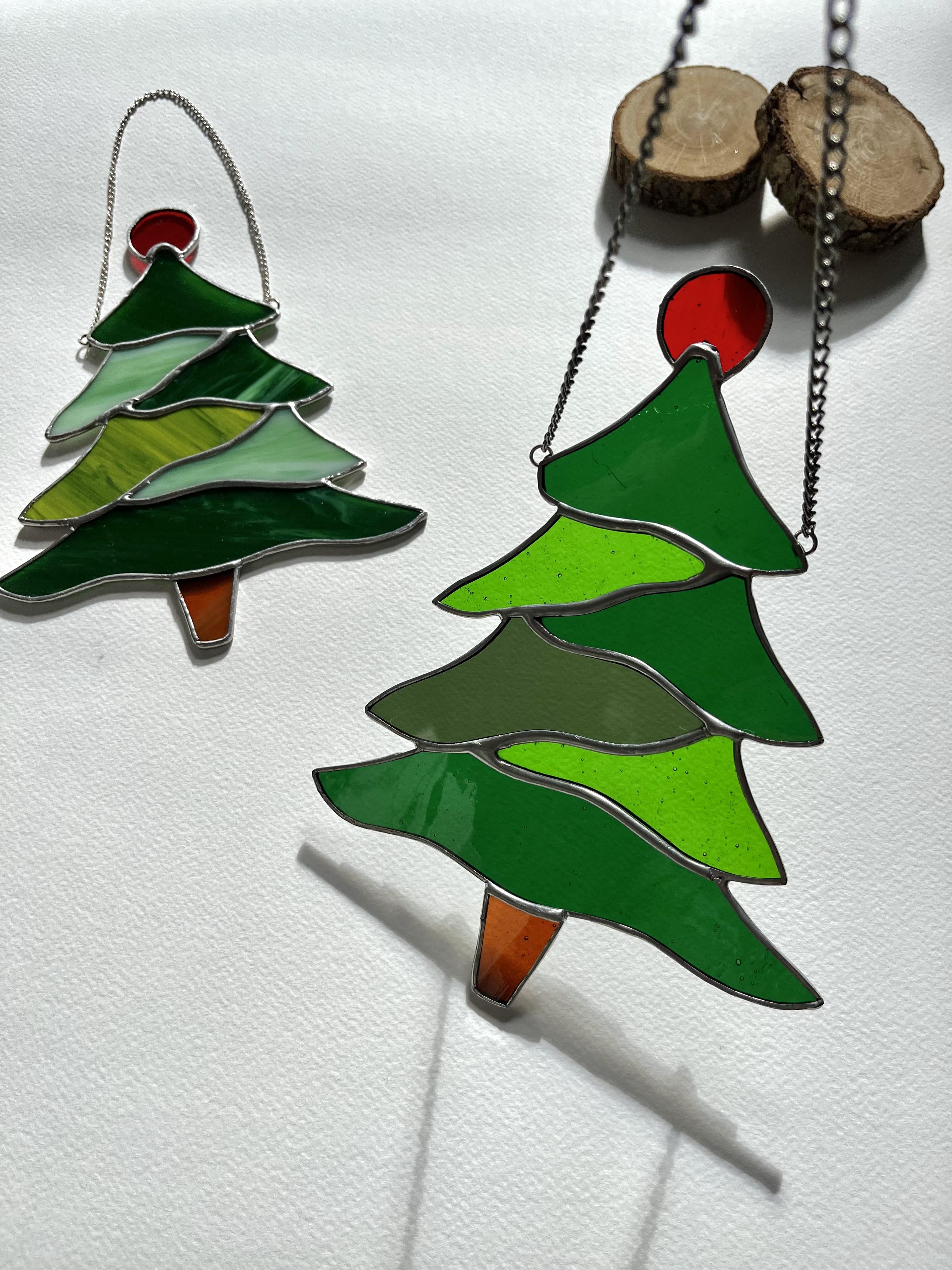 Stained glass Christmas tree patterns with garland