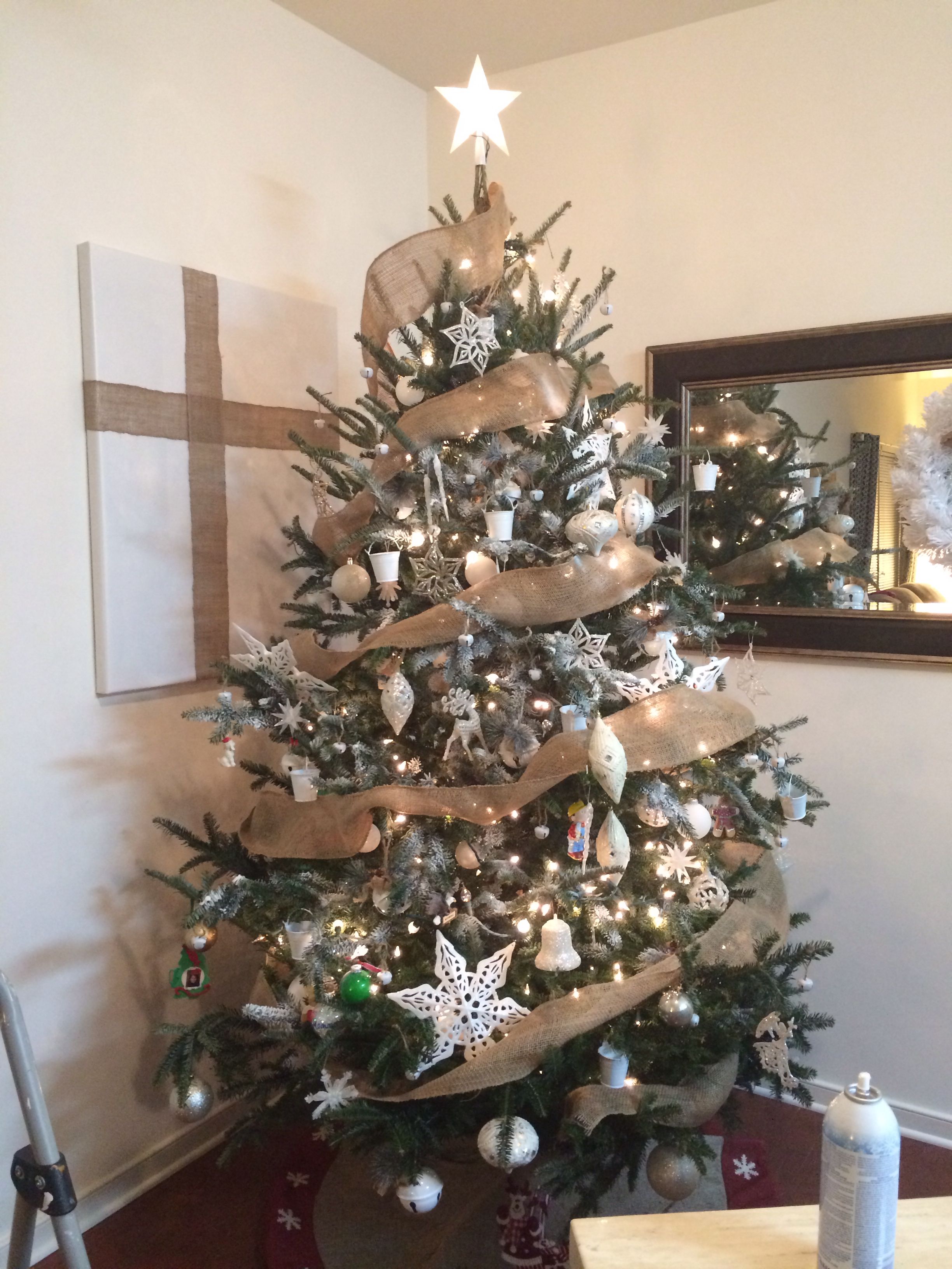 White and Burlap Christmas Tree Ideas